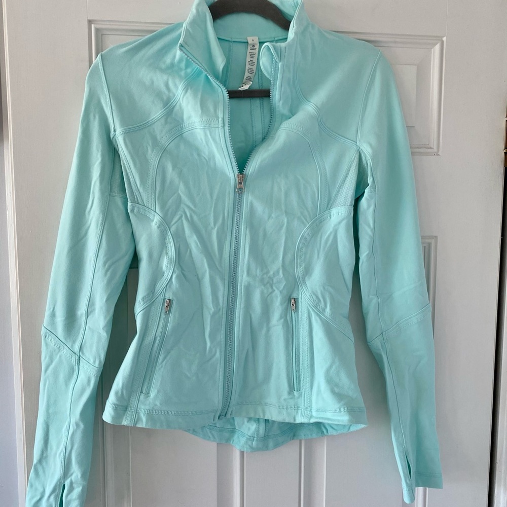 Lululemon Beautiful bright blue workout top
